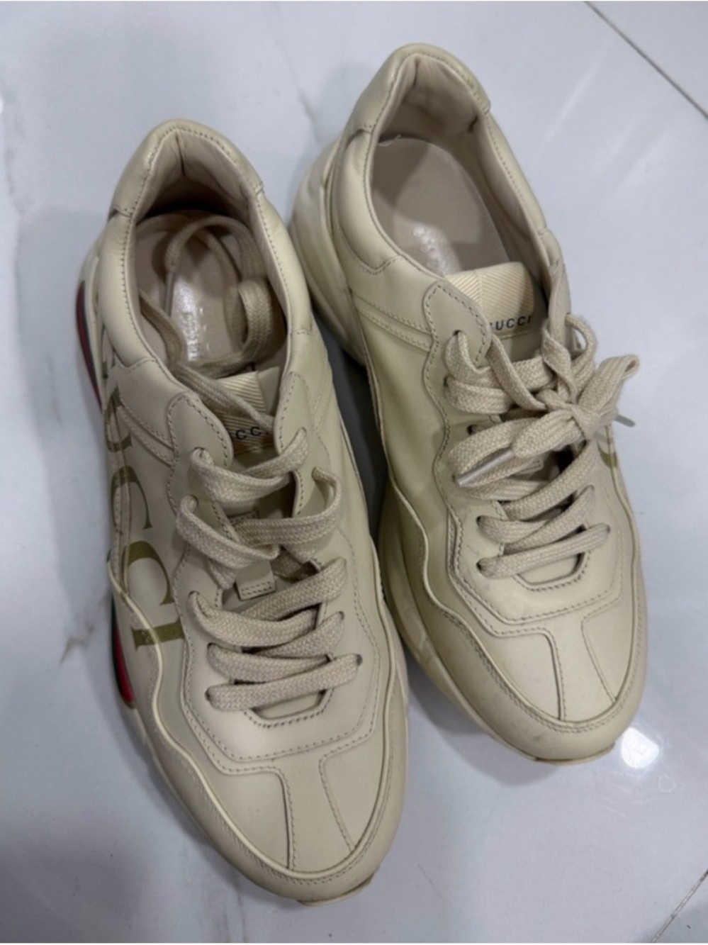 Gucci Cream Leather Sneakers with Gold Logo and Green-Red Stripe - Picture 3 of 3